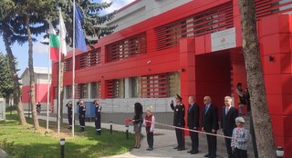 НАПЪЛНО ОБНОВЕНАТА И МОДЕРНИЗИРАНА СГРАДА НА ПЪРВА РАЙОННА СЛУЖБА „ПОЖАРНА БЕЗОПАСНОСТ И ЗАЩИТА НА НАСЕЛЕНИЕТО“ В РУСЕ БЕ ОФИЦИАЛНО ОТКРИТА ДНЕС С ТЪРЖЕСТВЕНА ЦЕРЕМОНИЯ