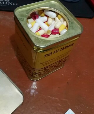 Оранжерия за отглеждане на марихуана, продукти и пособия за производство на наркотици, различни видове дрога, оръжия и боеприпаси разкри русенската полиция при поредните две успешни акции по противодействие на наркопроизводството и разпространението