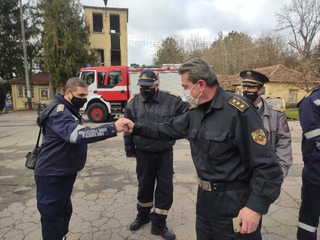 НАГРАДИХА ПОЖАРНИКАРИ И ПОЛИЦАИ, УЧАСТВАЛИ В ЛИКВИДИРАНЕ НА ПРОИЗШЕСТВИЕ НА ЖП ГАРАТА В БОРОВО