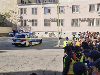 Столични полицаи изнесоха открит урок пред деца от 7-мо СУ „Свети Седмочисленици“