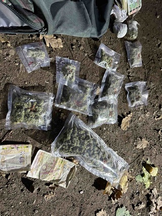 Заподозрян за разпространение на дрога нападна полицаи при неуспешен опит за бягство