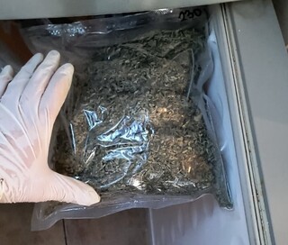 Служители на СДВР задържаха мъж и жена за наркоразпространие