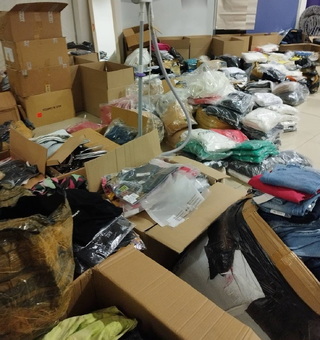 Столични полицаи иззеха близо 7000 артикула, имитиращи запазени търговски марки
