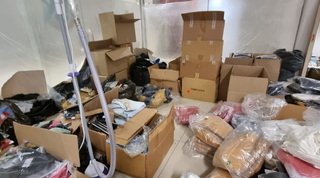 Столични полицаи иззеха близо 7000 артикула, имитиращи запазени търговски марки
