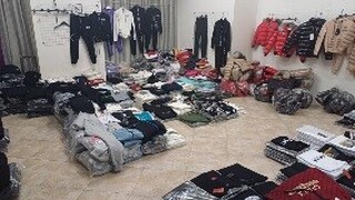 Служители на отдел „Икономическа полиция“- СДВР иззеха над 2 000 артикула, имитиращи знаци на търговски марки