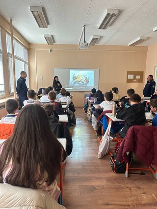 „Нека посещението на спортни срещи да е празник“ – под този наслов премина поредният разговор в столично училище между гимназисти и полицаи от СДВР.
