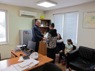 Младеж получи грамота от началника на столичното Трето РУ