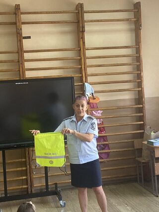 Служители на отдел „Пътна полиция“ - СДВР гостуваха в училище в кв. „Суходол“
