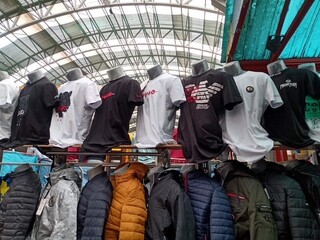 Полицаи от СДВР иззеха голямо количество артикули със знаците на защитени търговски марки