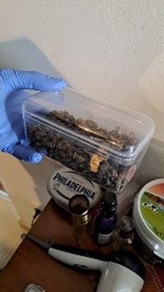Близо килограм наркотични вещества е иззет при спецоперация на криминалисти на СДВР
