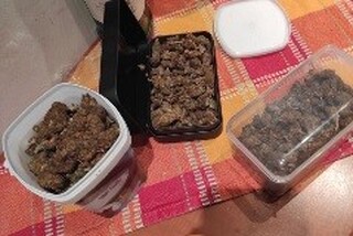 Близо килограм наркотични вещества е иззет при спецоперация на криминалисти на СДВР