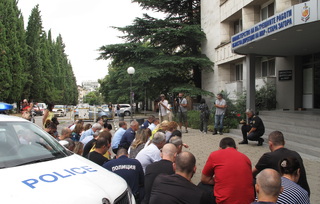 В памет на полицаите Атанас Градев и Йордан Илиев