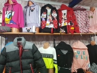 Неправомерно продавани стоки са иззети при спецоперация на столичната полиция