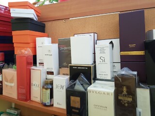 Столични полицаи иззеха над 350 артикула на известни търговски марки, разпространявани неправомерно