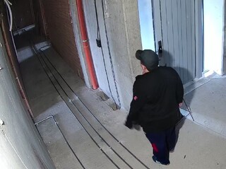 СДВР търси съдействие за установяване местонахождението на мъж, заподозрян за редица кражби