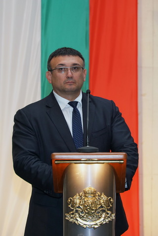 Министър Младен Маринов награди 65 служители на СДВР