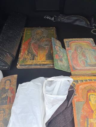 Служители на ГДБОП и колегите им от СДВР задържаха мъж, възнамерявал незаконно да продаде културно-исторически ценности