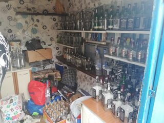 В момент на продажба на нелегално производен алкохол е задържан 57-годишен мъж