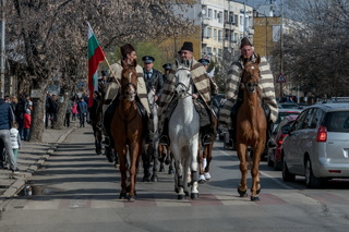 На Тодоровден конни полицаи от СДВР показаха майсторска езда