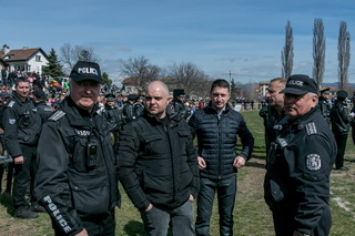 На Тодоровден конни полицаи от СДВР показаха майсторска езда