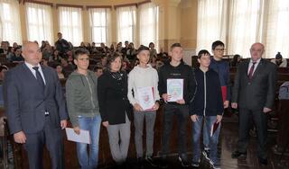 Награди за петима ученици от Националната финансово-стопанска гимназия