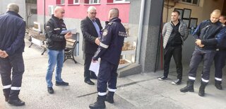 Председателят на УС на СФСМВР Валентин Попов награди с плакети и грамоти огнеборците от РСПБЗН-Благоевград