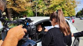 Ученици и пътни полицаи изпитваха водачи в Шумен познават ли Закона за движение по пътищата
