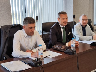 Работна среща за очертаване на приоритети за подобряване на пътна безопасност и осигуряване на обществения ред на територията на община Нови пазар се проведе между ръководството на ОДМВР- Шумен и кмета на общината