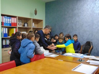 Третокласници от СУ „Хан Исперих“ в Нови пазар гостуваха в полицейското управление в града