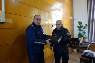 Заместник- главният секретар на МВР връчи нови пистолети "Валтер" и електропеносими уреди "Тейзър" на полицейски служители в ОДМВР- Шумен