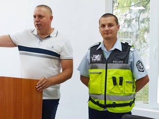 Четвъртокласници посетиха полицейското управление в Нови пазар преди началото на новата учебна година
