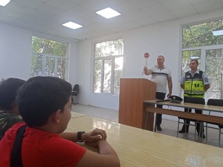 Четвъртокласници посетиха полицейското управление в Нови пазар преди началото на новата учебна година