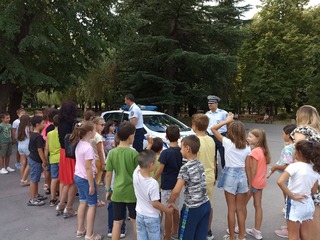 Урок по безопасно движение проведоха пътни полицаи в Градската градина в Шумен