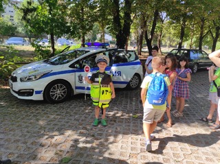 Деца от клуб „Млад полицай“ приключиха успешно едноседмичното си обучение