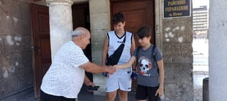 Деца от Шумен с благородна постъпка - намериха портфейл и мобилен телефон и го предадоха в полицията