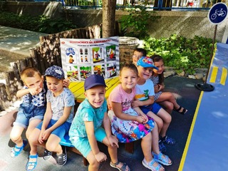 Деца с апел към водачите: Пазете ни на пътя!