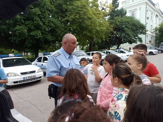 Продължават срещите на полицейски служители с деца от Шумен