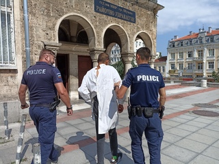 20-годишен мъж е задържан три пъти в рамките на  72 часа в полицейския арест