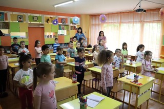 Грамоти за успешна работа в инициатива "Не на агресията! Нека бъдем по-добри" получиха деца от Нови пазар