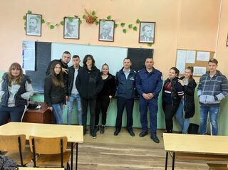 Срещи с абитуриенти от училища в Нови пазар и Каспичан проведоха полицейски служители