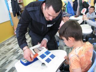 Полицейски служители гостуваха на първокласници в СУ „Хан Исперих“ в Нови пазар