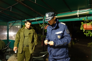 Полицейски служители от областната дирекция в Шумен  започнаха масови проверки  на ловните дружинки в областта по време на откриването на ловния сезон на групов лов на дива свиня