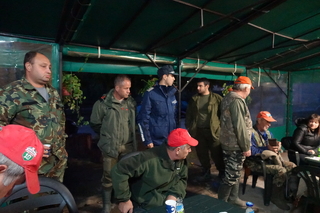 Полицейски служители от областната дирекция в Шумен  започнаха масови проверки  на ловните дружинки в областта по време на откриването на ловния сезон на групов лов на дива свиня