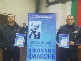 Полицаи от Охранителна полиция  в Шумен с призове от конкурса за магистрати и полицаи