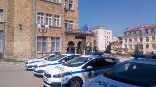 Директорът на областната дирекция в Шумен предаде ключовете на шест нови автомобила 
