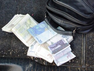 Откраднаха 2225 лева на възрастна жена в село Сини вир, докато й "развалят магия"