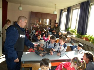 Полицейското управление във Велики Преслав посрещна десетки деца, желаещи да станат полицаи