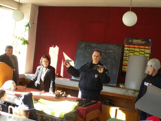 Полицейското управление във Велики Преслав посрещна десетки деца, желаещи да станат полицаи