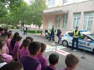 Беседа по пътна безопасност в СУ „Константин Константинов” в Сливен