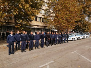 Полицаи и пожарникари сведоха глави в памет на своя колега Петър Бъчваров